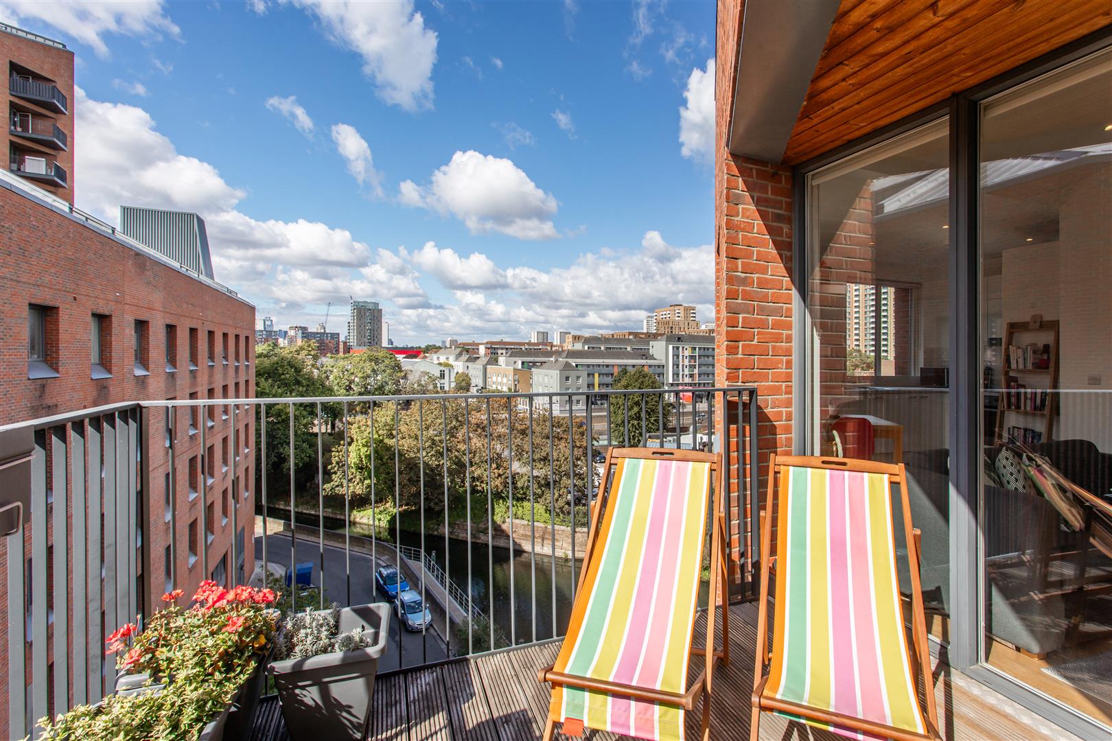1 bed property in Neap Court, Bow